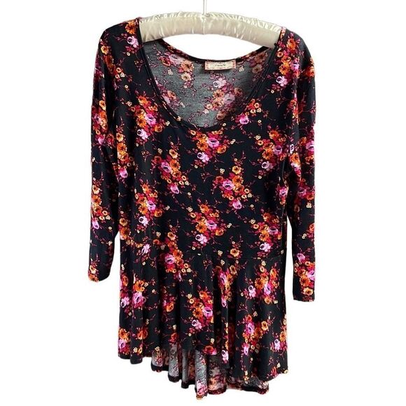 C’est La Vie Tops - C’est La Vie that’s Life Ladies Floral Pullover Blouse, Size M